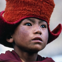 Un jeune moine du monastere de Karcha au Zanskar (Himalaya indien) / A young monk from Karcha monastery in Zanskar (Indian Himalaya)