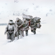 Tempete de neige sur le fleuve gele du Zanskar en hiver (Himalaya indien) / Long walk to try to leave the frozen river and escape the dangers of the canyon of Zanskar river (Indian Himalaya)