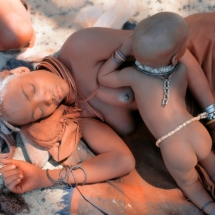 Makarukasa, jeune mere Himba (Namibie) / Makarukasa, a young Himba mother (Namibia)