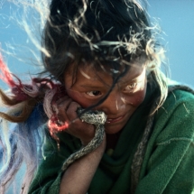 Une jeune bergere de l'alpage de Lhubu a 4500 m, pres du monastere de Ganden (Tibet) / A little girl from the mountain pasture of Lhubu (4500 m) near the Ganden monastery (Tibet)